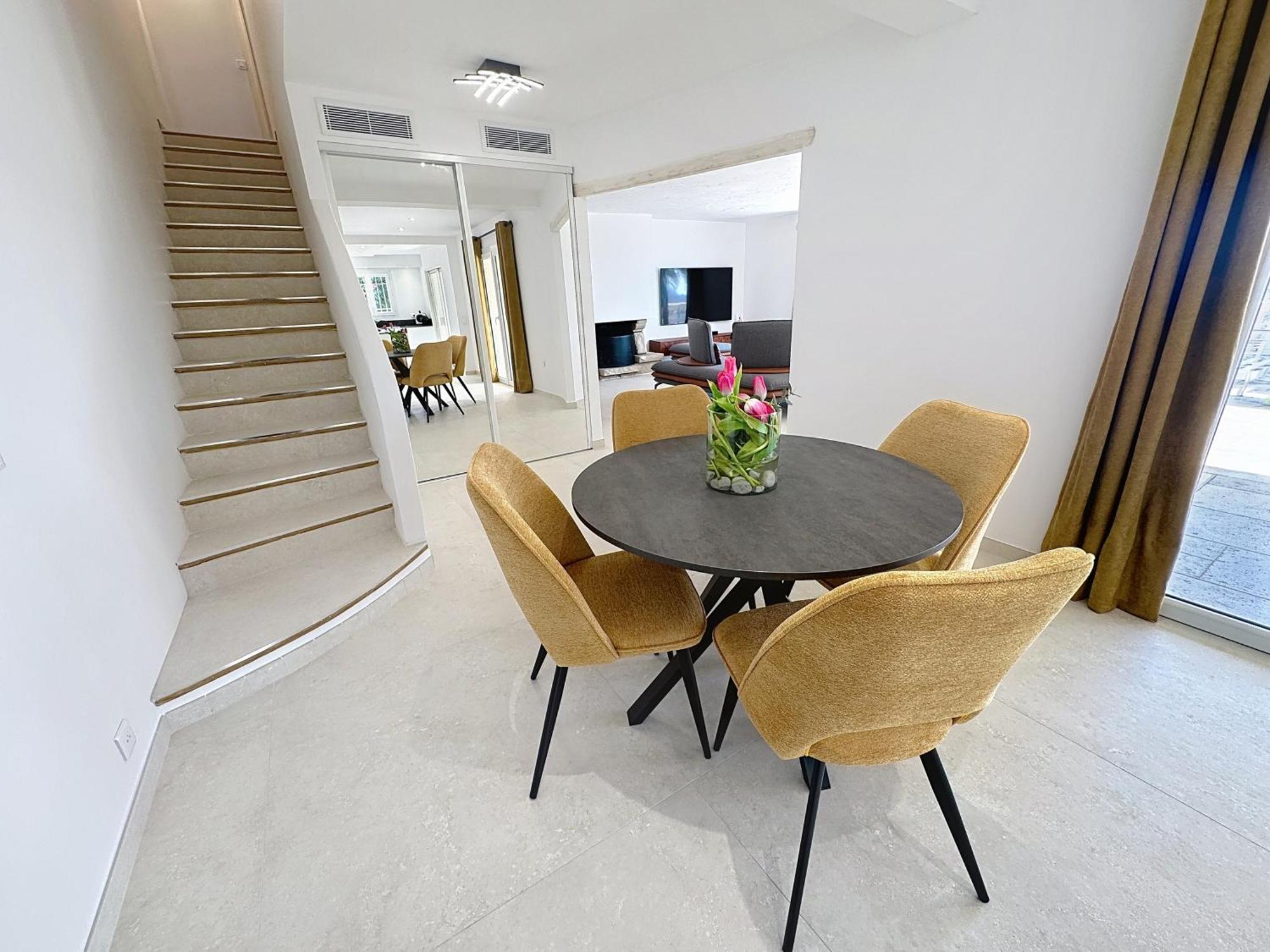 3 Bedrooms Villa Near Cannes - Pool & Jacuzzi - Sea View 망들리유 라 나플 외부 사진